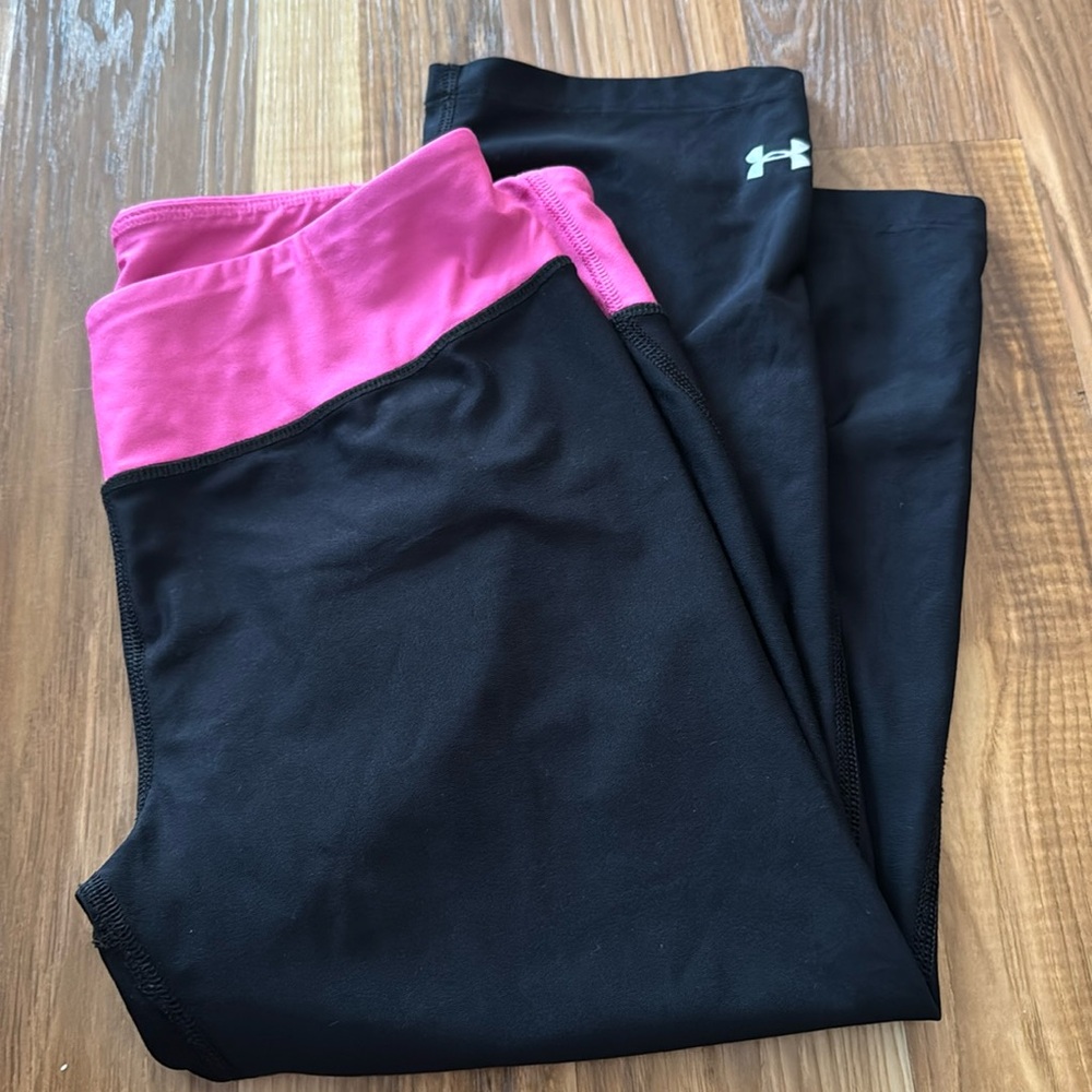 Under armour black pink Capri leggings pants fitted bottoms athletic exercise
